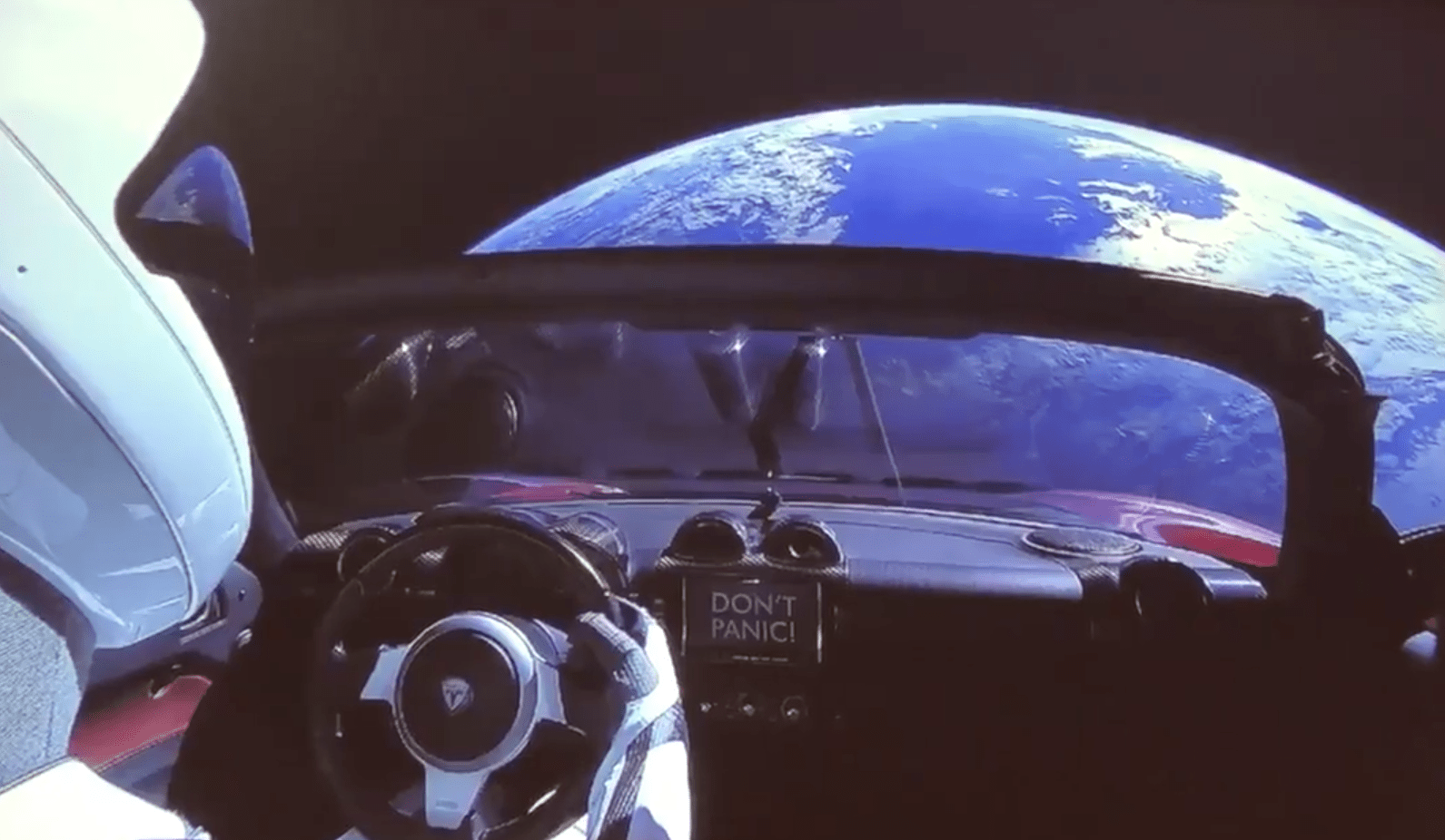 Tesla Roadster na Falcon Heavy - odkaz Don`t panic