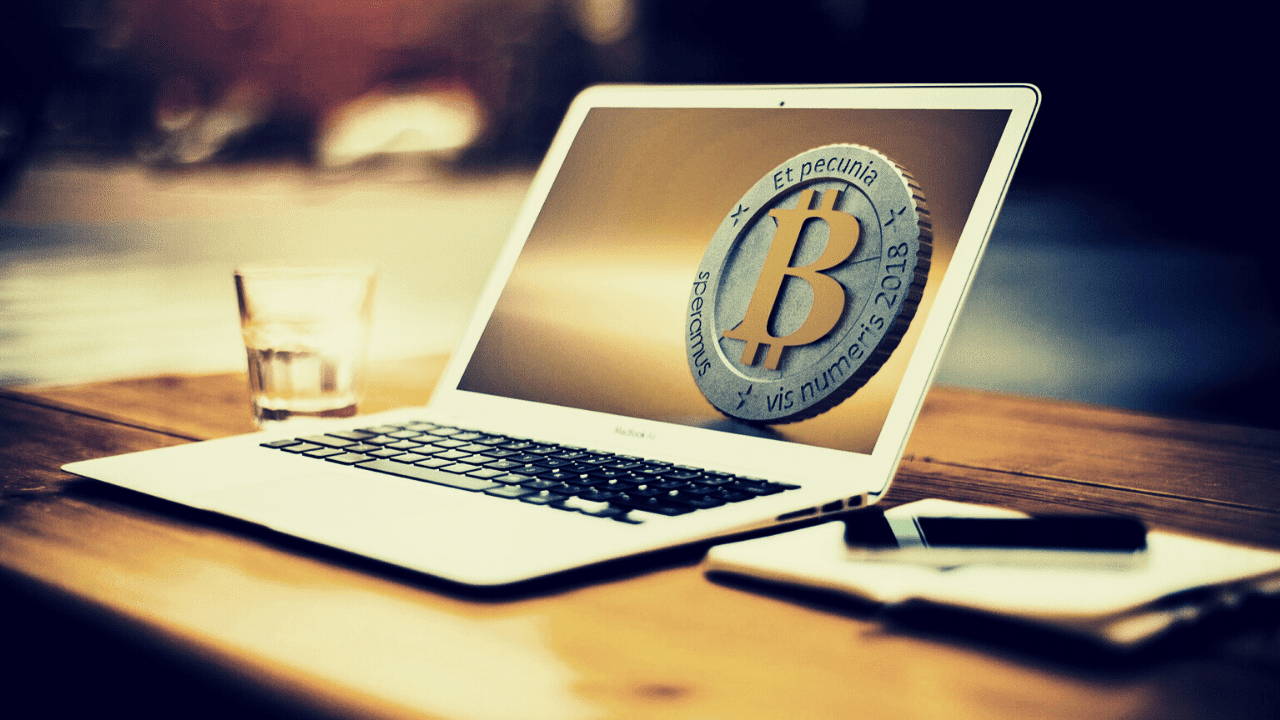Bitcoin na notebooku