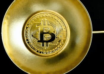 Kryptonovinky (8.3.): Deadline pro klienty Mt. Gox, Voyager je k prodeji a co chystá Dorseyho Block?