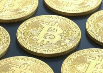 Bitcoin rostl, dokud akcie padaly! Hodleři drží, ale krytpfondy se červenají