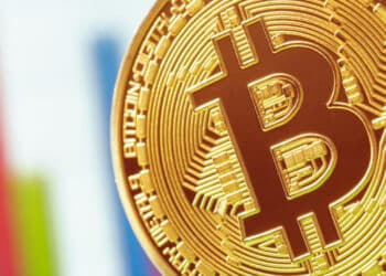 Kryptonovinky (20.6.): Woodová vysvětlila, proč nadále kupuje akcie Coinbase