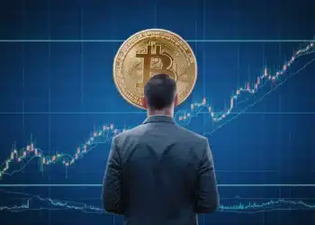 Bitcoin analytik pozerá na graf BTC